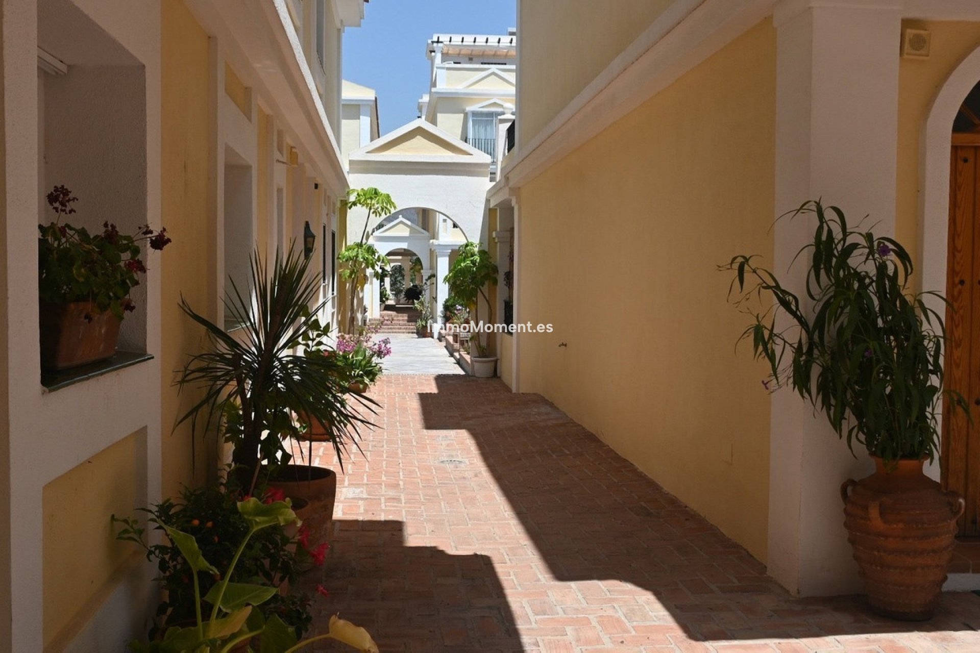 Resale - Apartment - Marbella - Nueva Andalucía