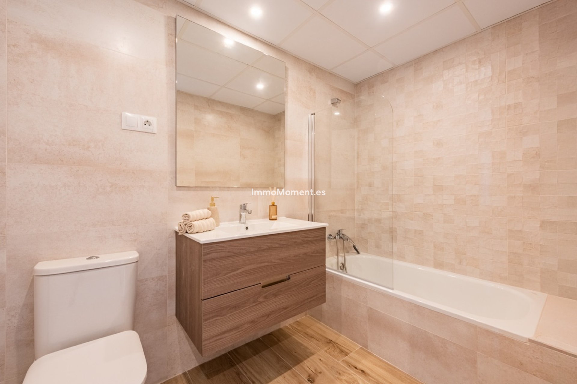 Resale - Apartment - Marbella - Nueva Andalucía