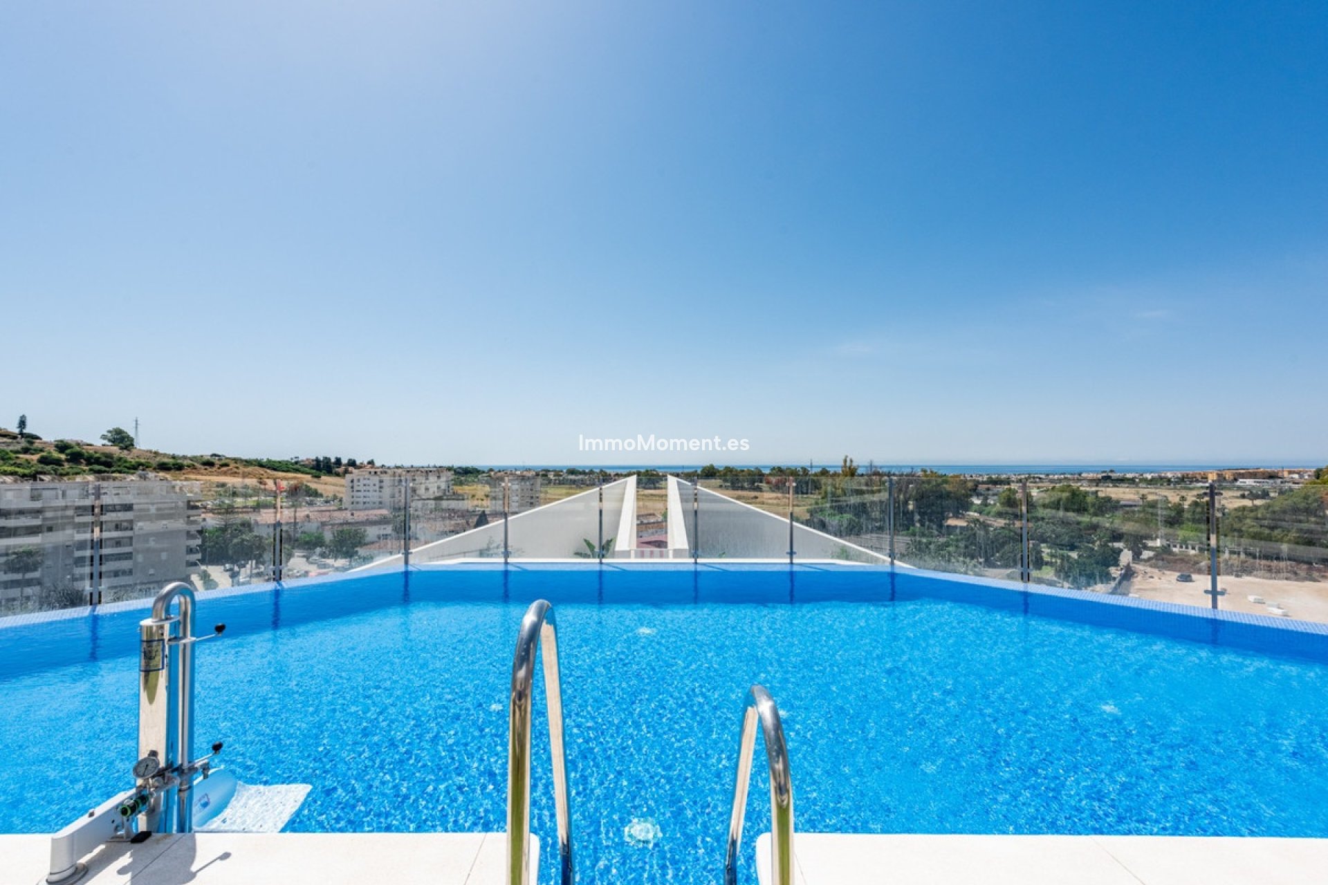 Resale - Apartment - Marbella - Nueva Andalucía