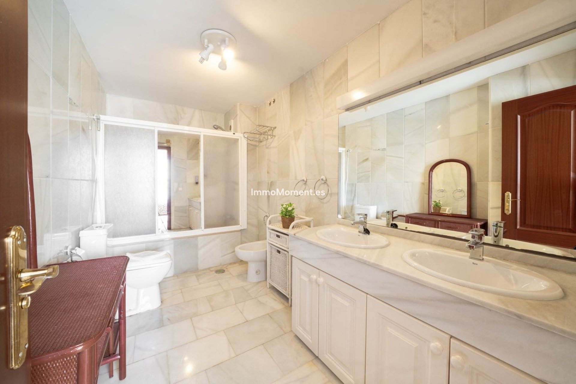 Resale - Apartment - Marbella - Nueva Andalucía