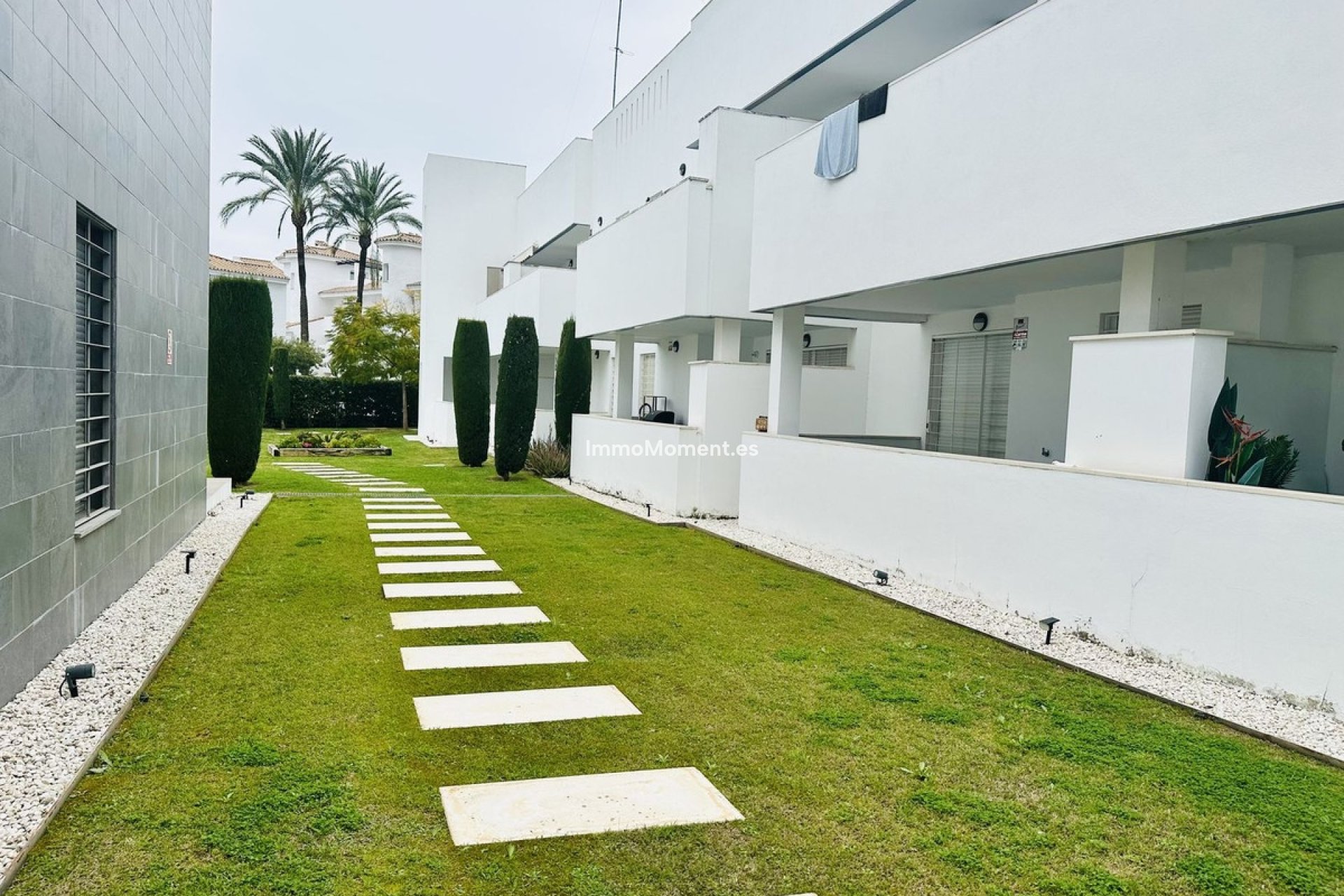 Resale - Apartment - Marbella - Nueva Andalucía