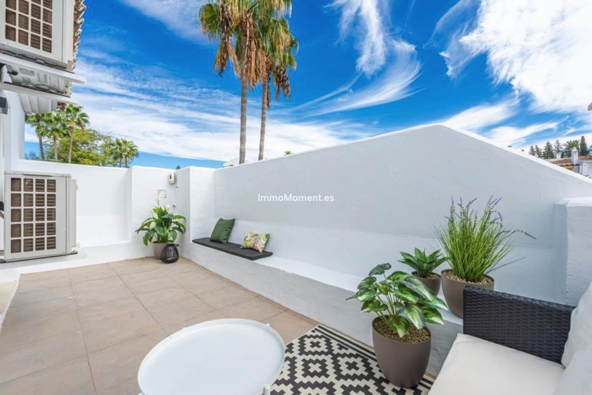 Resale - Apartment - Marbella - Nueva Andalucía