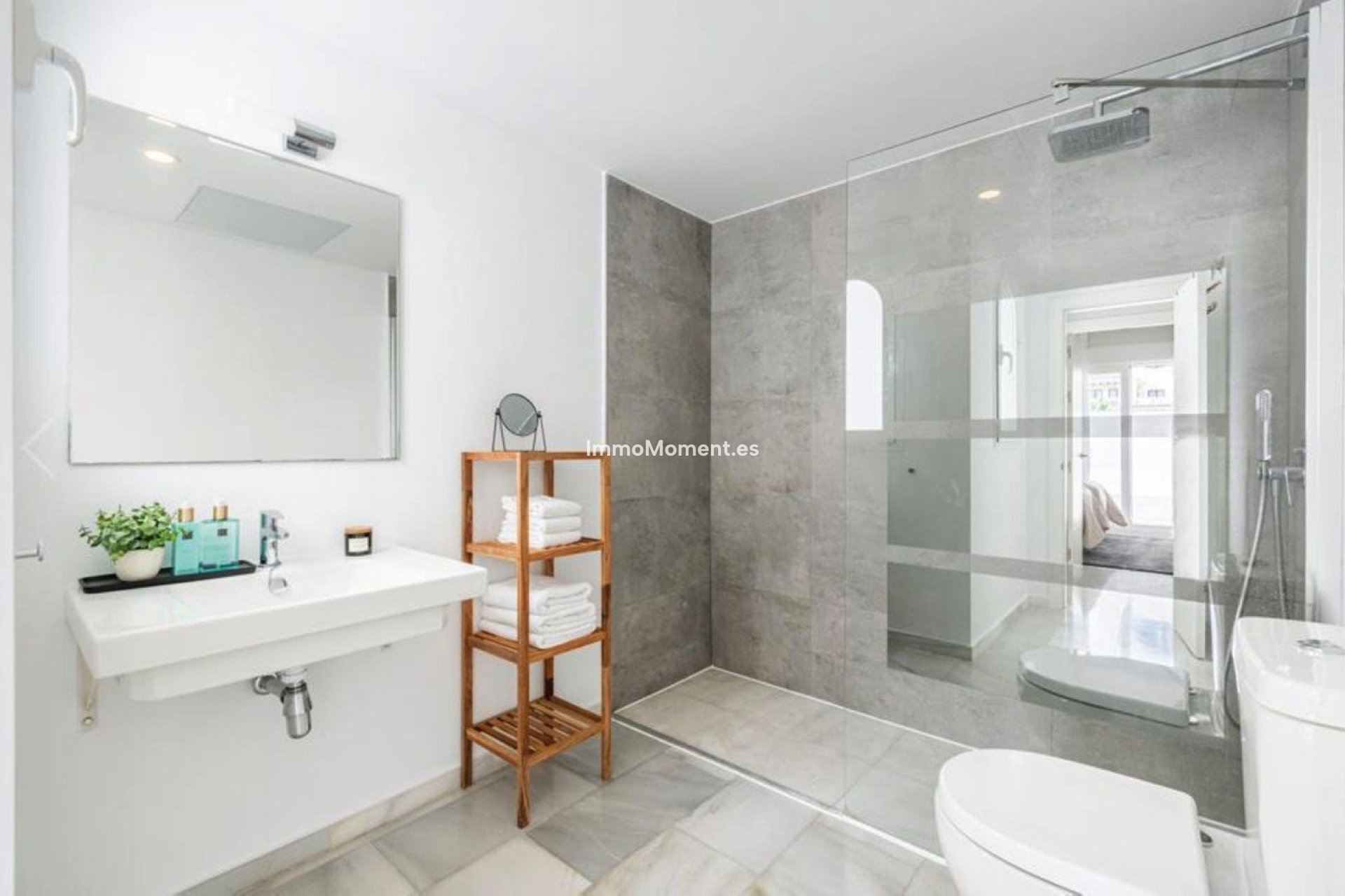 Resale - Apartment - Marbella - Nueva Andalucía