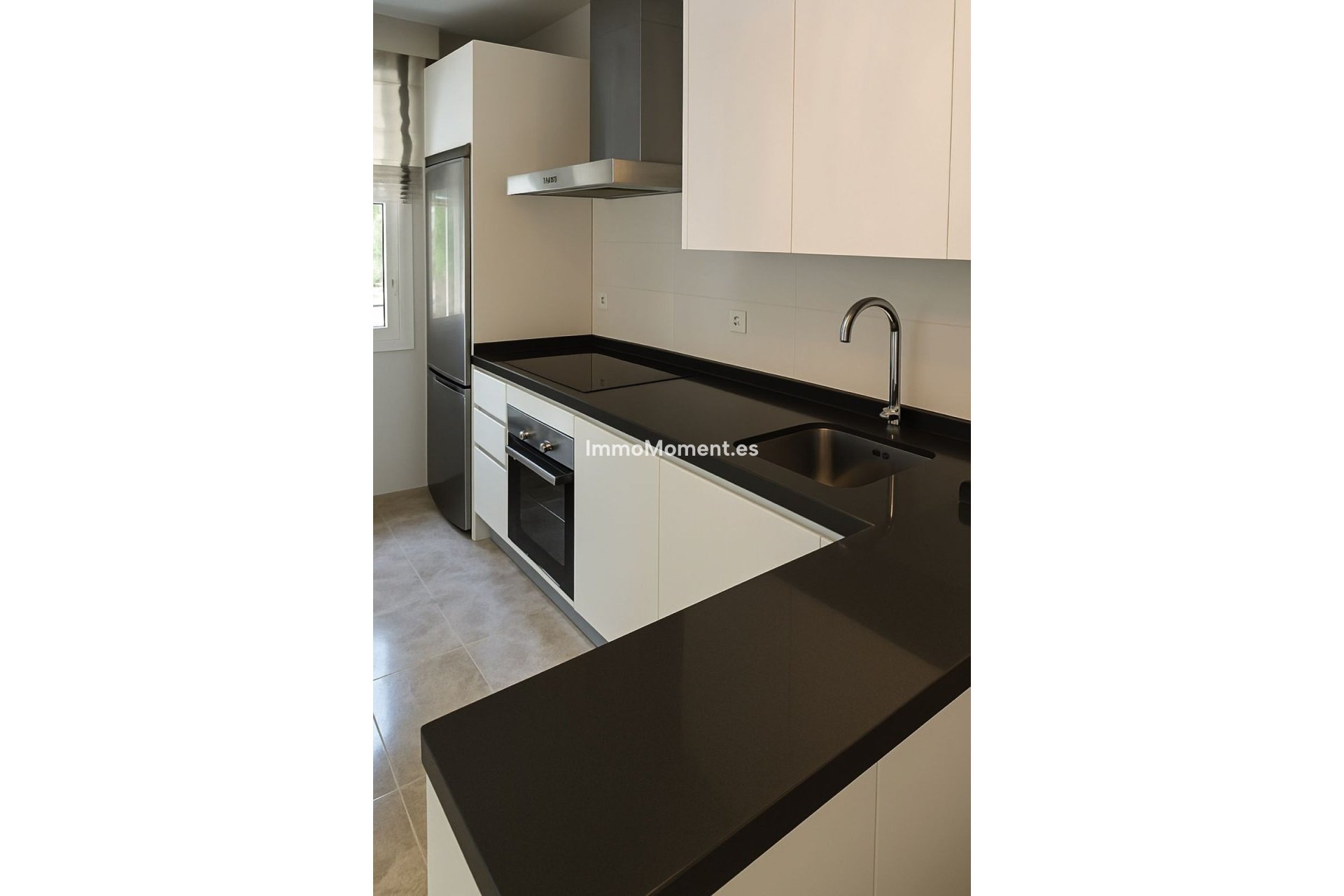 Resale - Apartment - Marbella - Nueva Andalucía