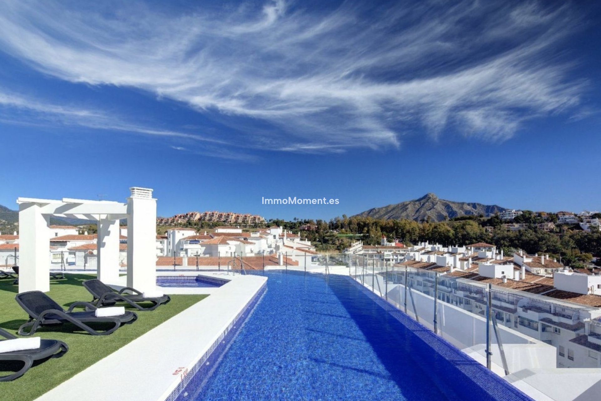 Resale - Apartment - Marbella - Nueva Andalucía