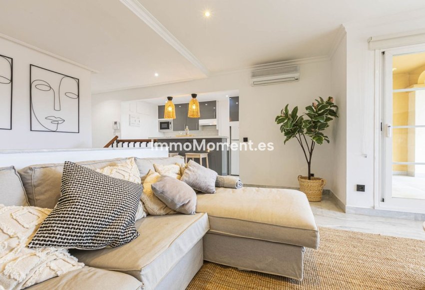 Resale - Apartment - Marbella - Nueva Andalucía