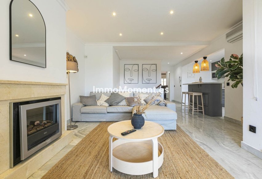 Resale - Apartment - Marbella - Nueva Andalucía