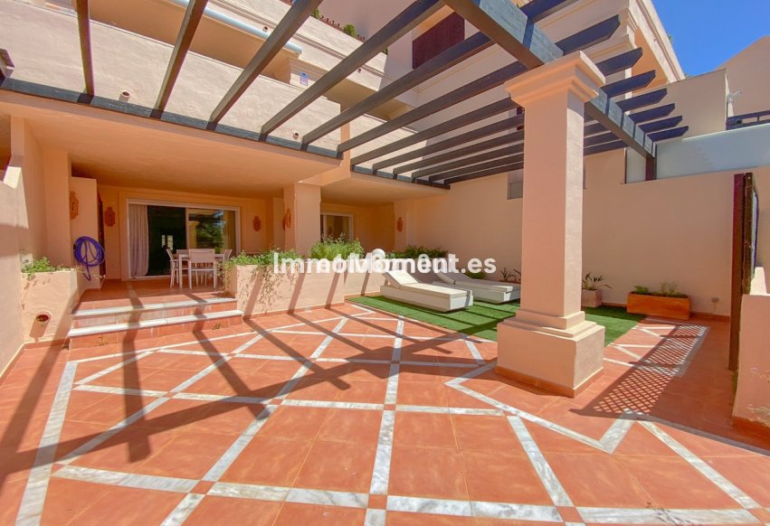 Resale - Apartment - Marbella - Nueva Andalucía