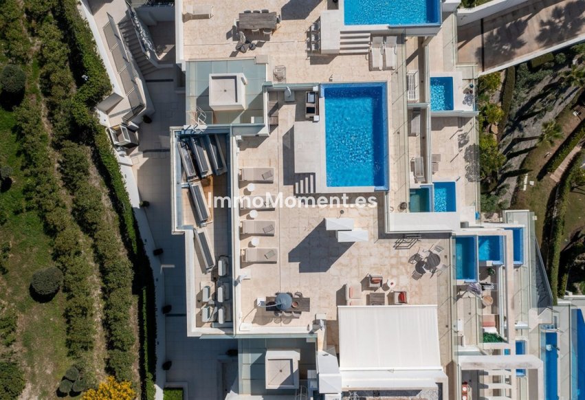 Resale - Apartment - Marbella - Nueva Andalucía