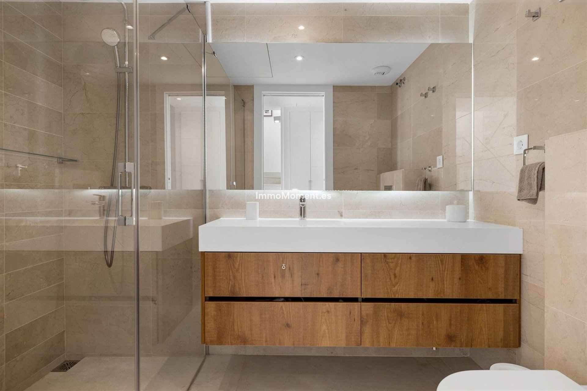 Resale - Apartment - Marbella - Nueva Andalucía