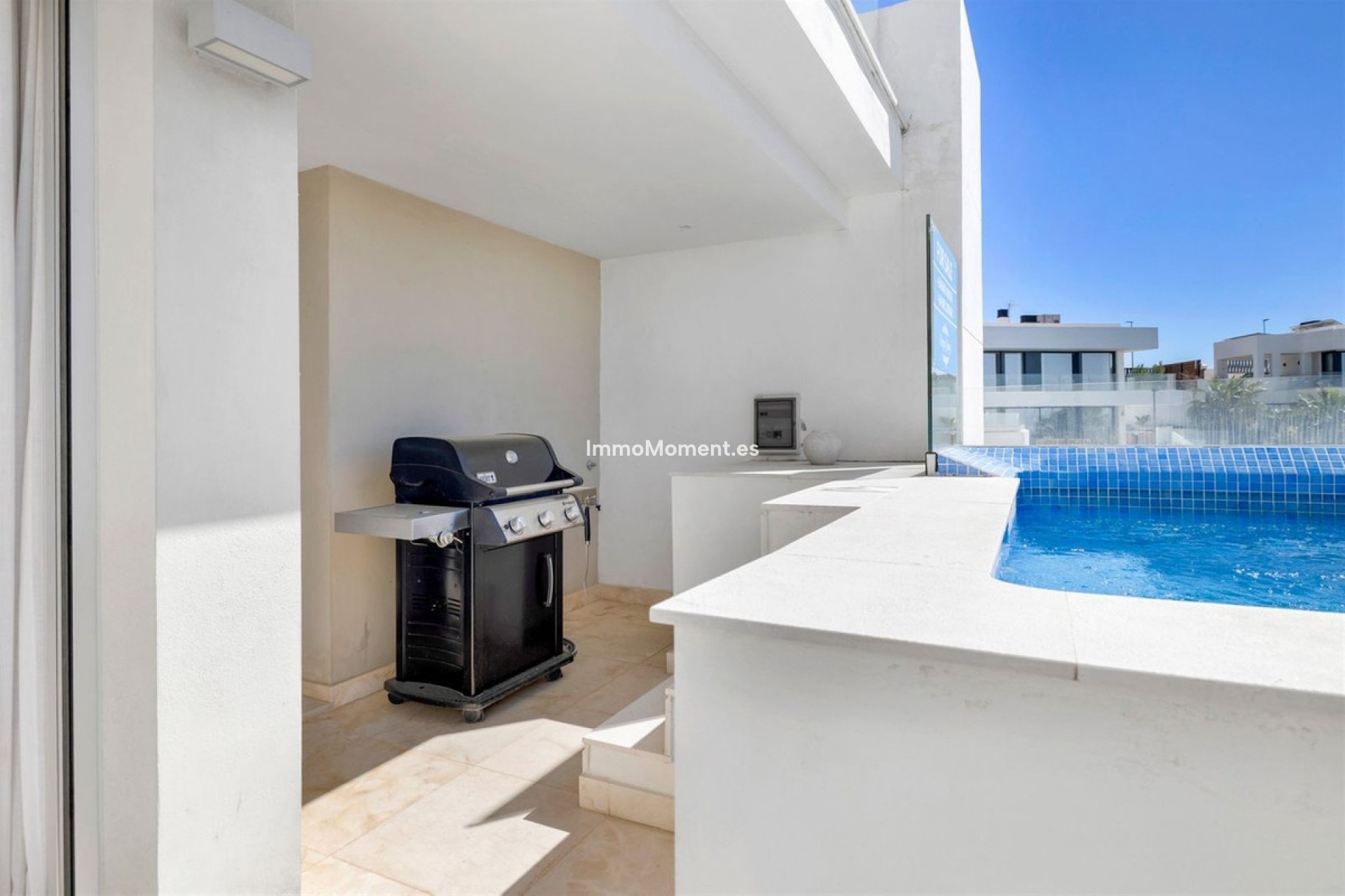 Resale - Apartment - Marbella - Nueva Andalucía