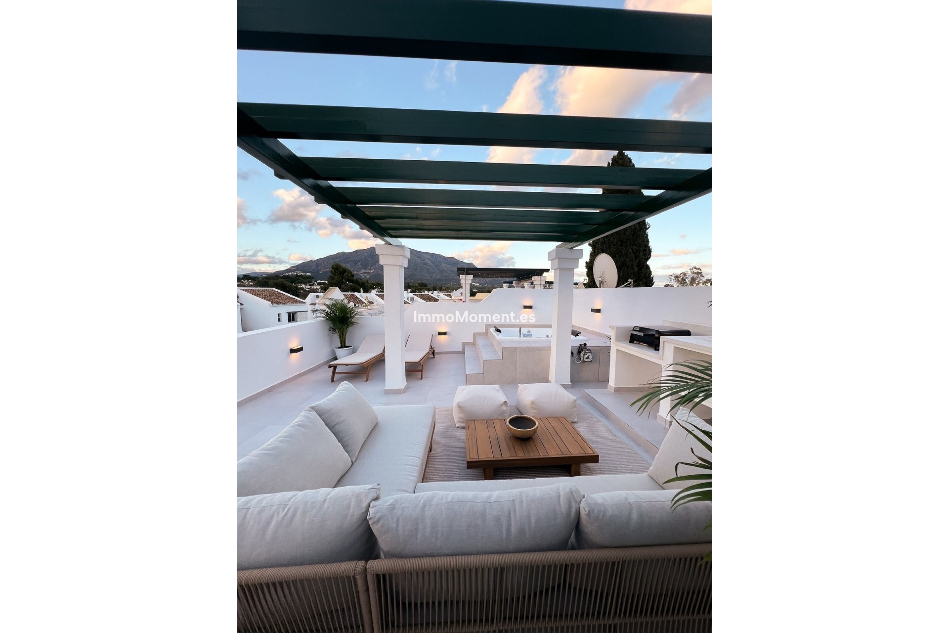 Resale - Apartment - Marbella - Nueva Andalucía