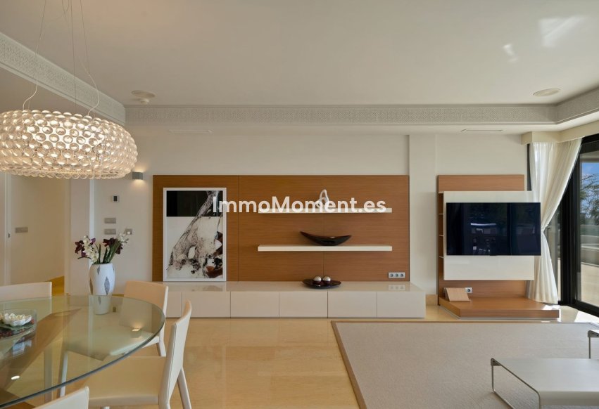 Resale - Apartment - Marbella - Nueva Andalucía