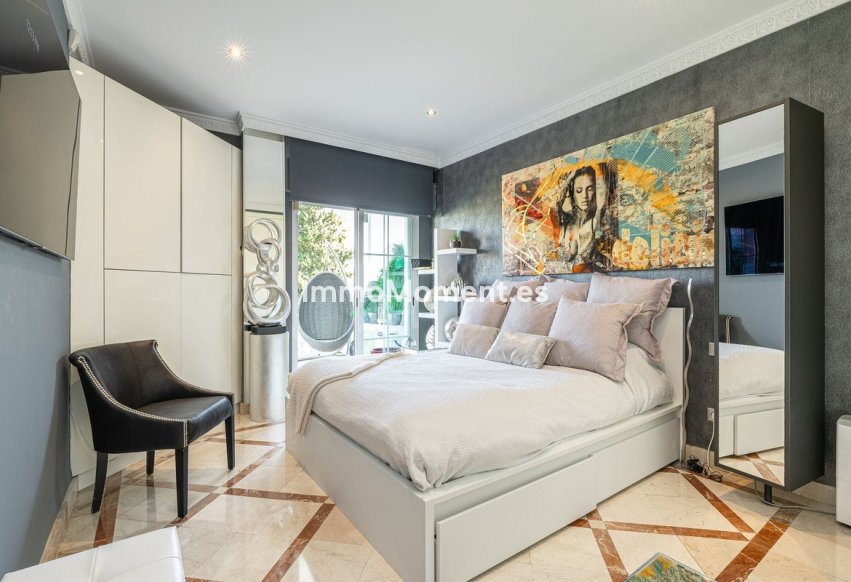 Resale - Apartment - Marbella - Nueva Andalucía