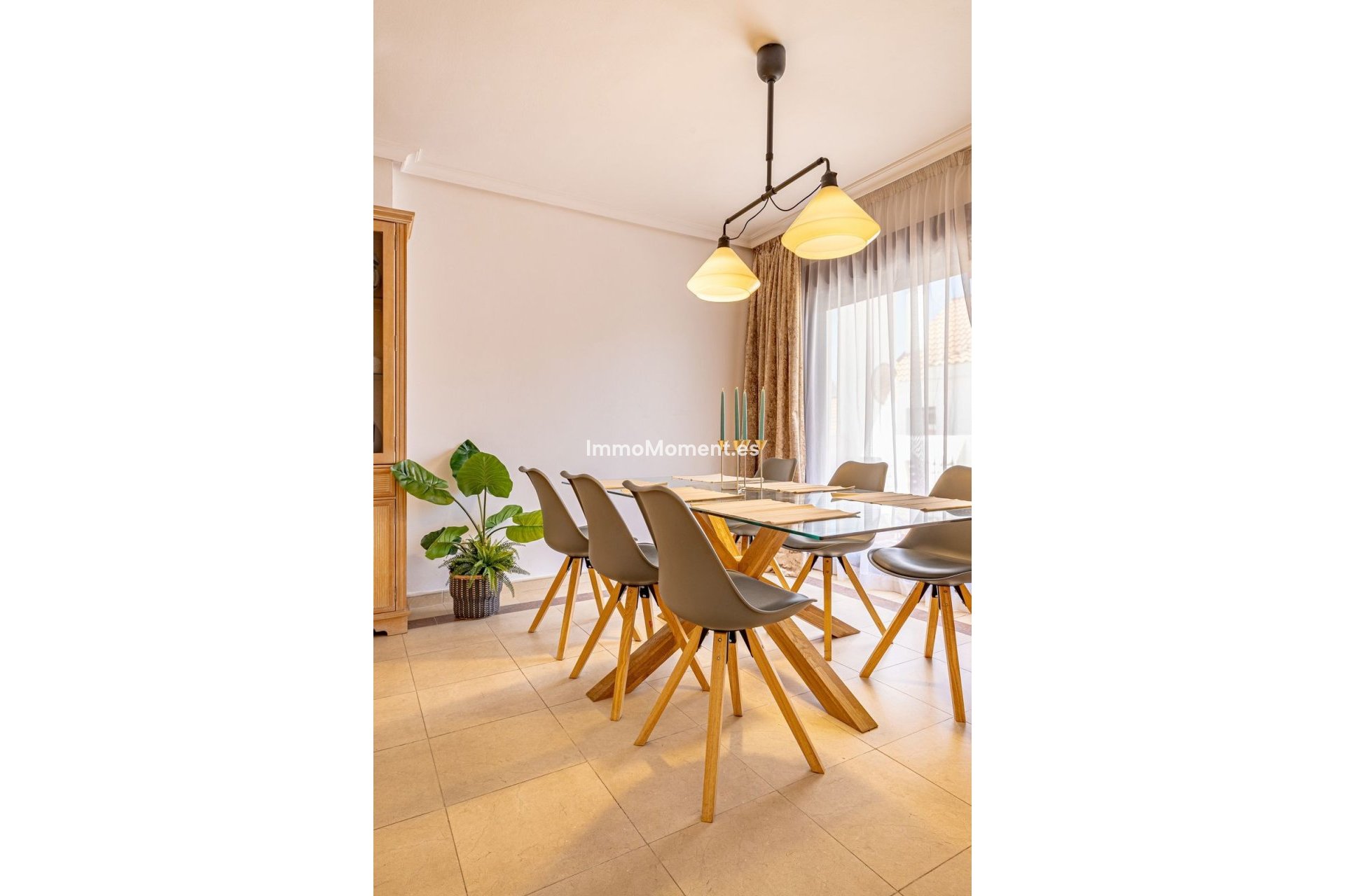 Resale - Apartment - Marbella - Nueva Andalucía