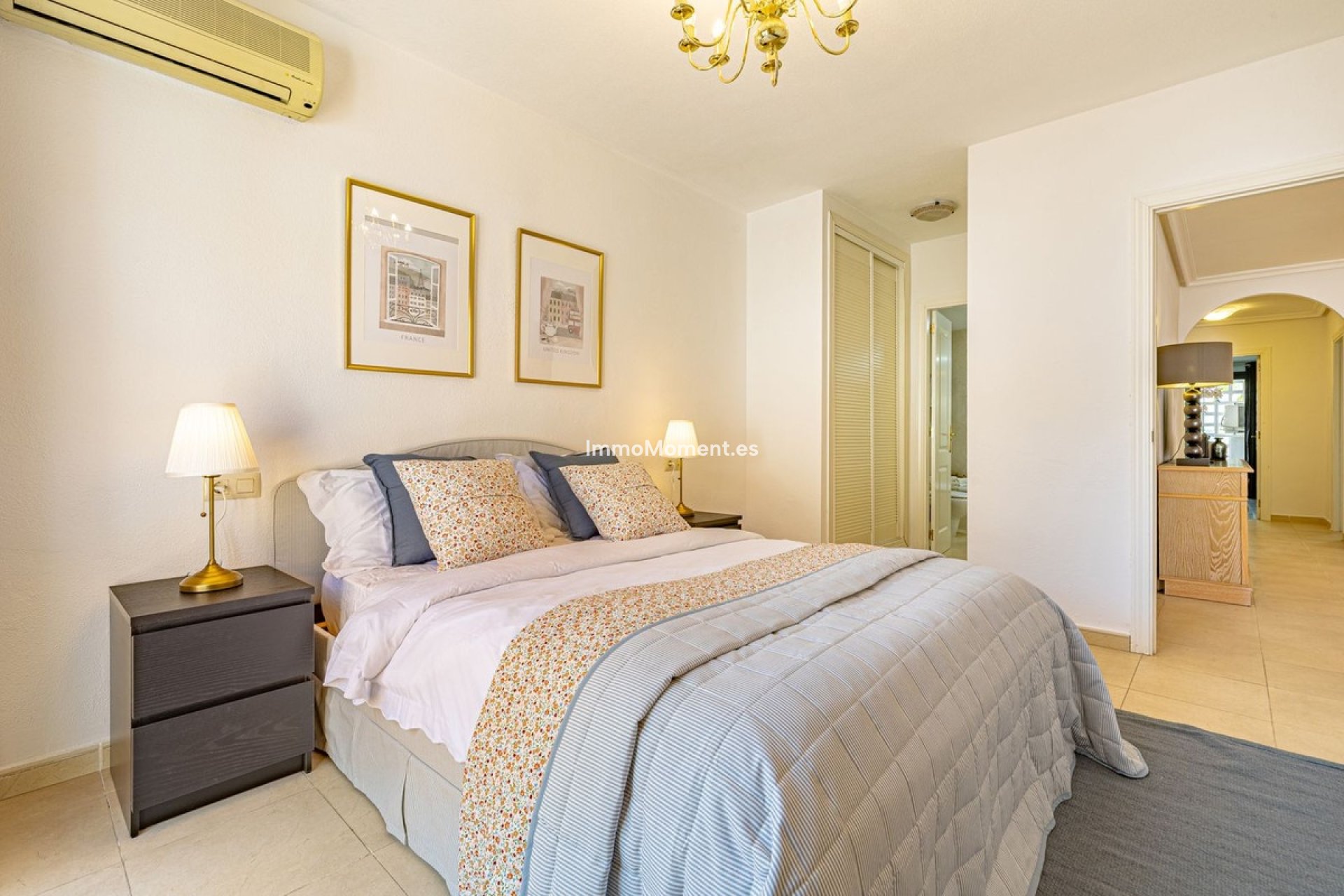 Resale - Apartment - Marbella - Nueva Andalucía