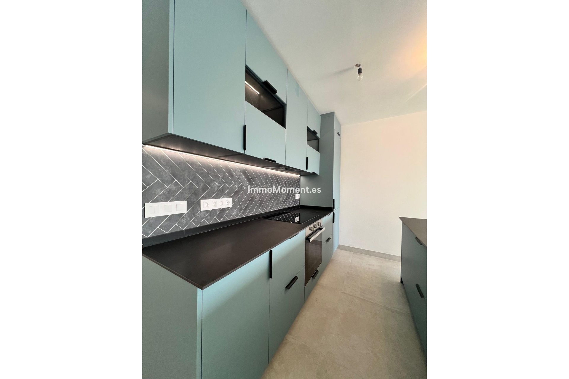 Resale - Apartment - Marbella - Nueva Andalucía