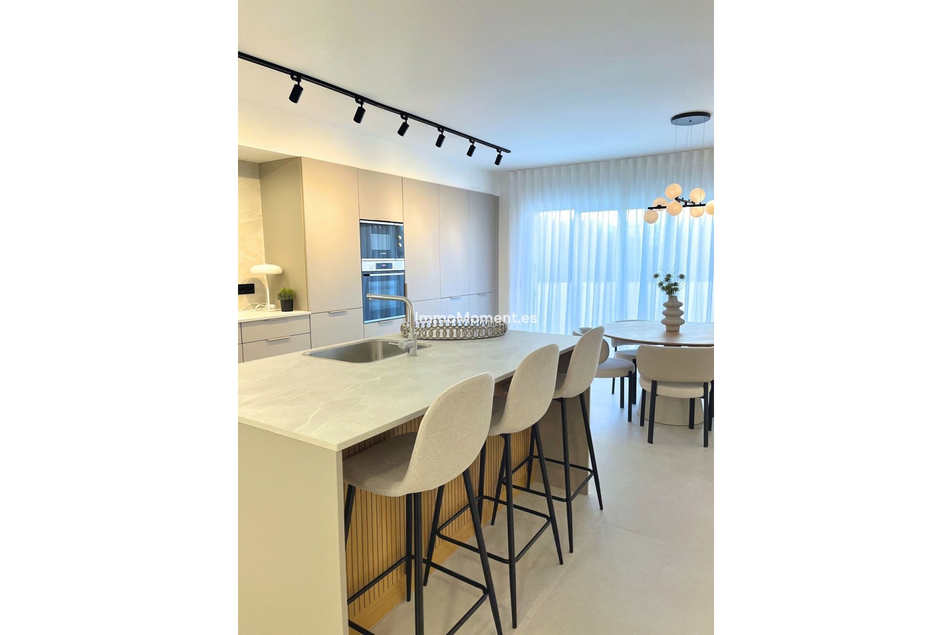 Resale - Apartment - Marbella - Nueva Andalucía