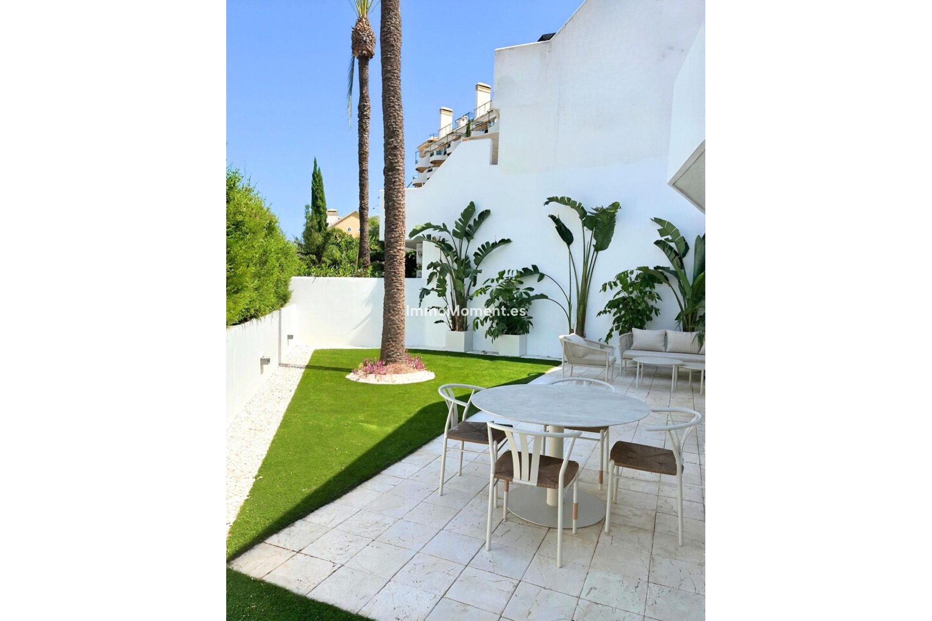 Resale - Apartment - Marbella - Nueva Andalucía