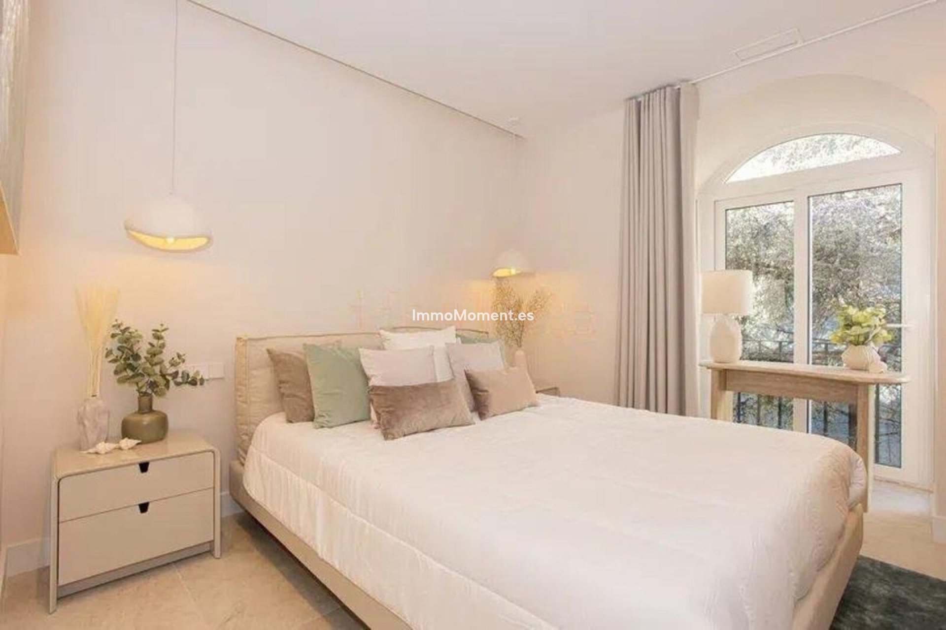 Resale - Apartment - Marbella - Nueva Andalucía