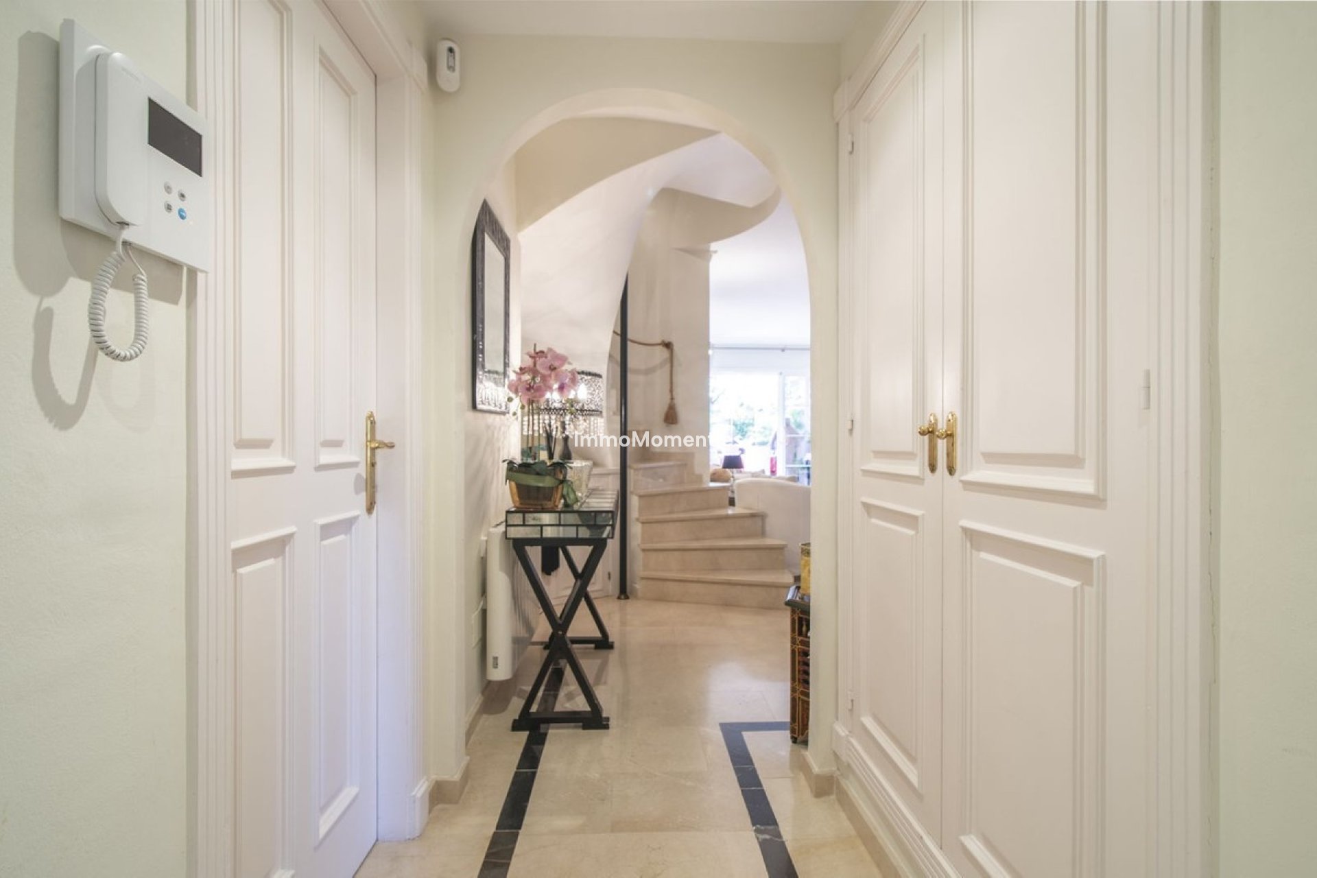 Resale - Apartment - Marbella - Nueva Andalucía