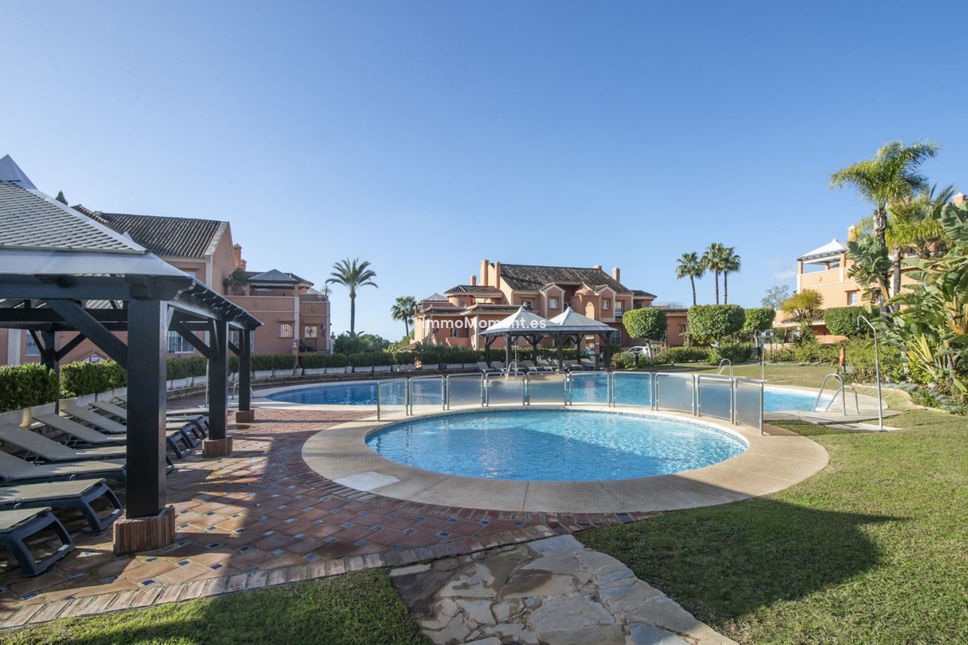 Resale - Apartment - Marbella - Nueva Andalucía