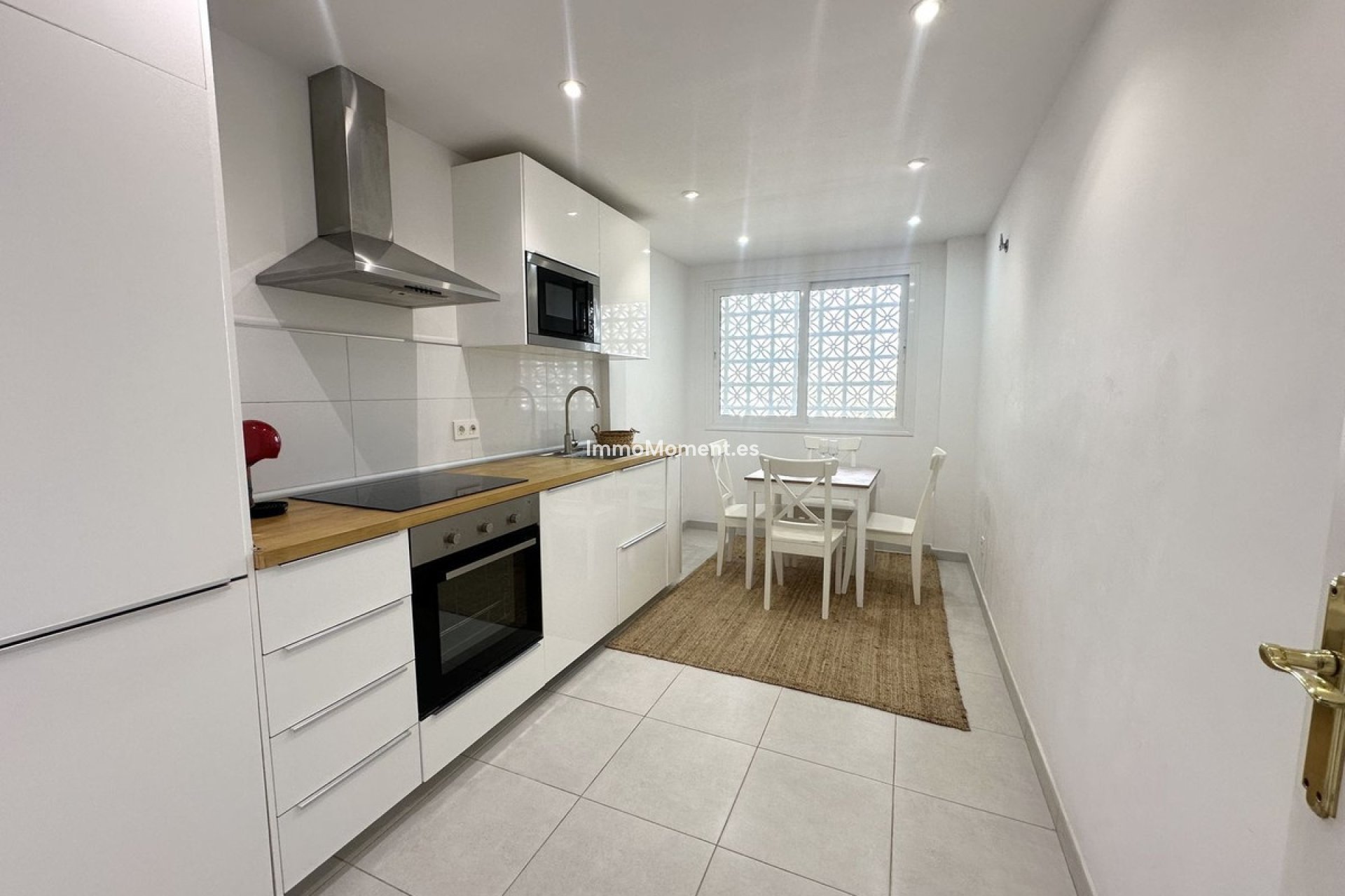 Resale - Apartment - Marbella - Nueva Andalucía