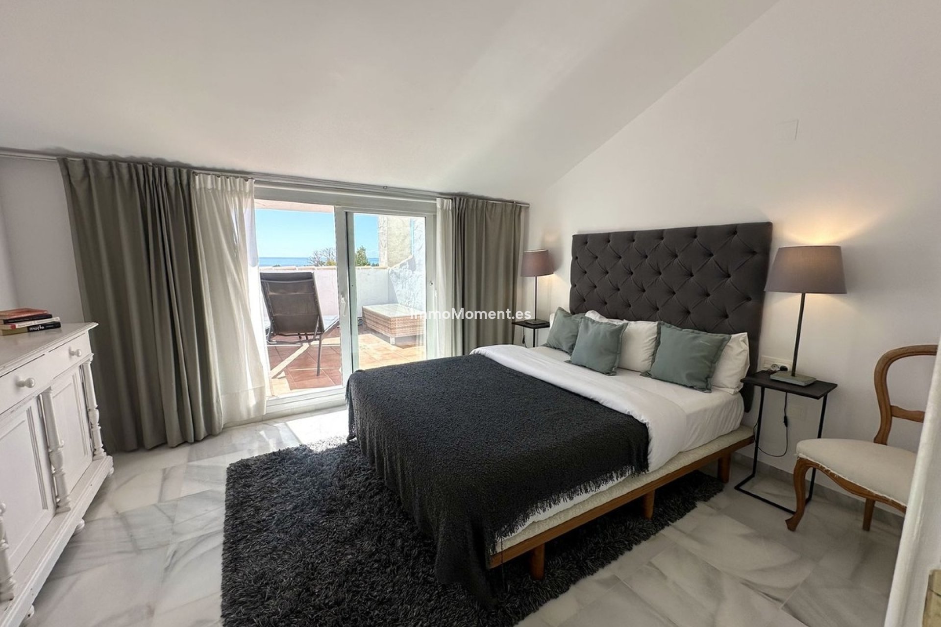 Resale - Apartment - Marbella - Nueva Andalucía