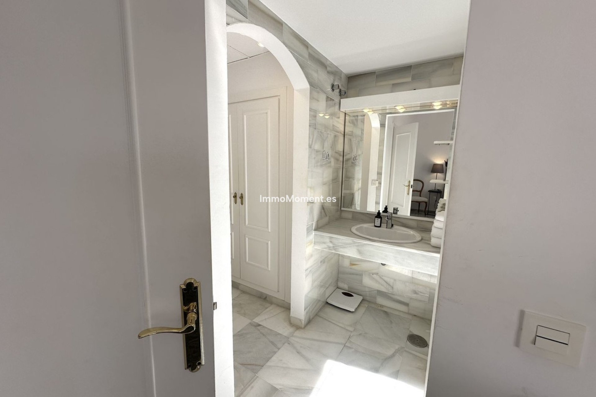 Resale - Apartment - Marbella - Nueva Andalucía