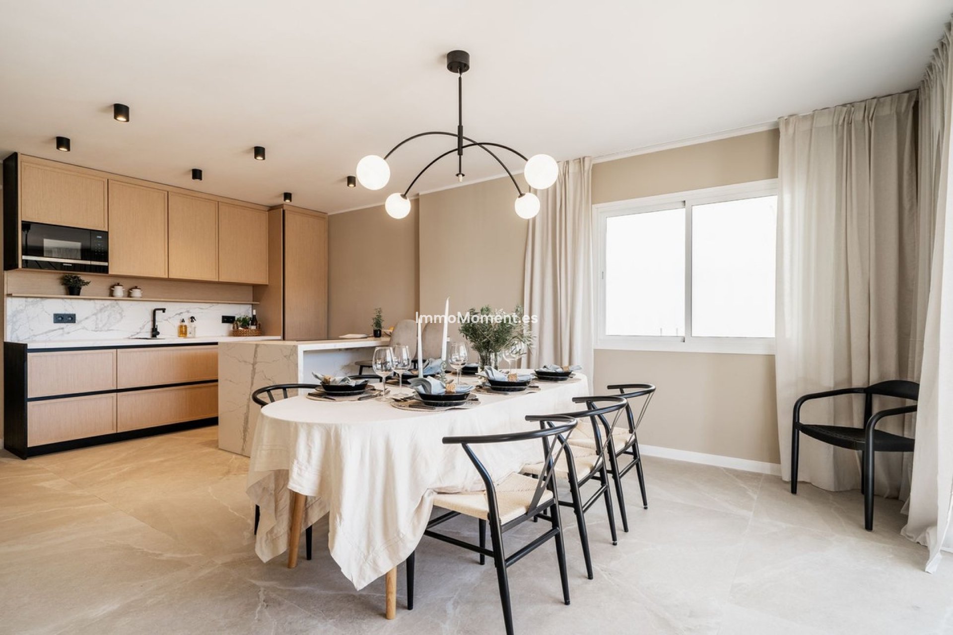 Resale - Apartment - Marbella - Nueva Andalucía