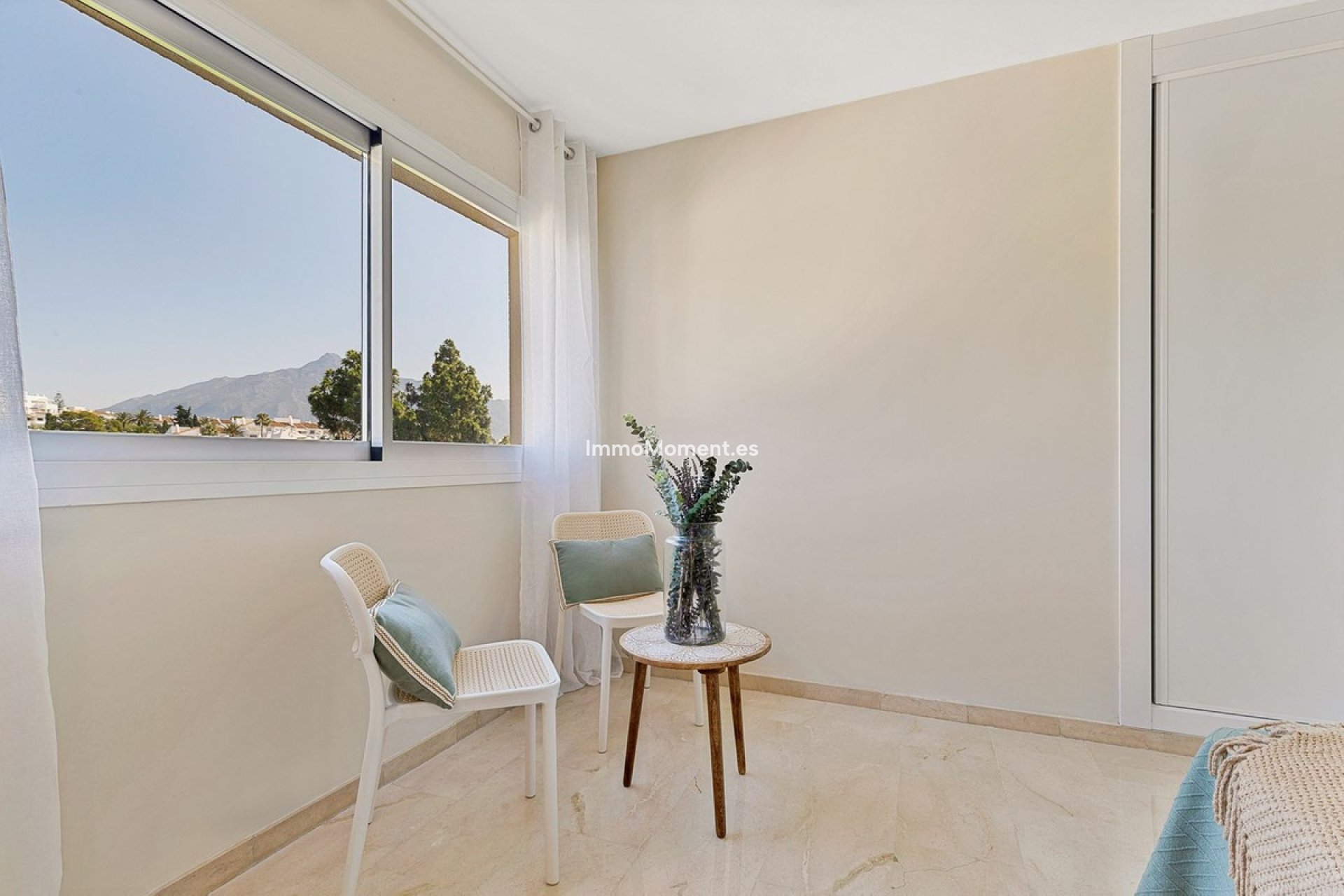 Resale - Apartment - Marbella - Nueva Andalucía