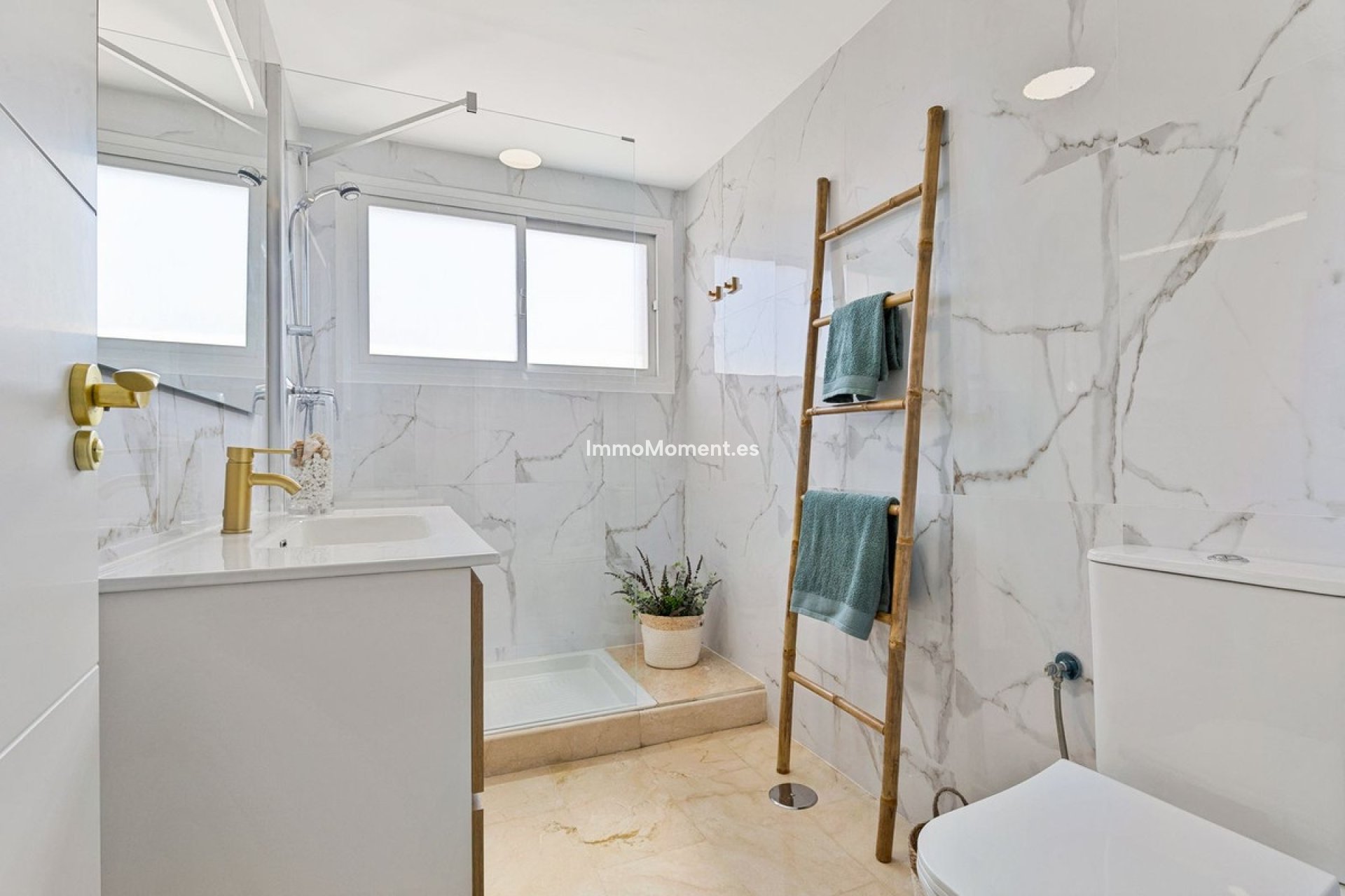 Resale - Apartment - Marbella - Nueva Andalucía