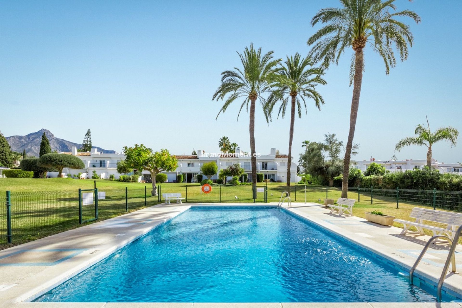 Resale - Apartment - Marbella - Nueva Andalucía