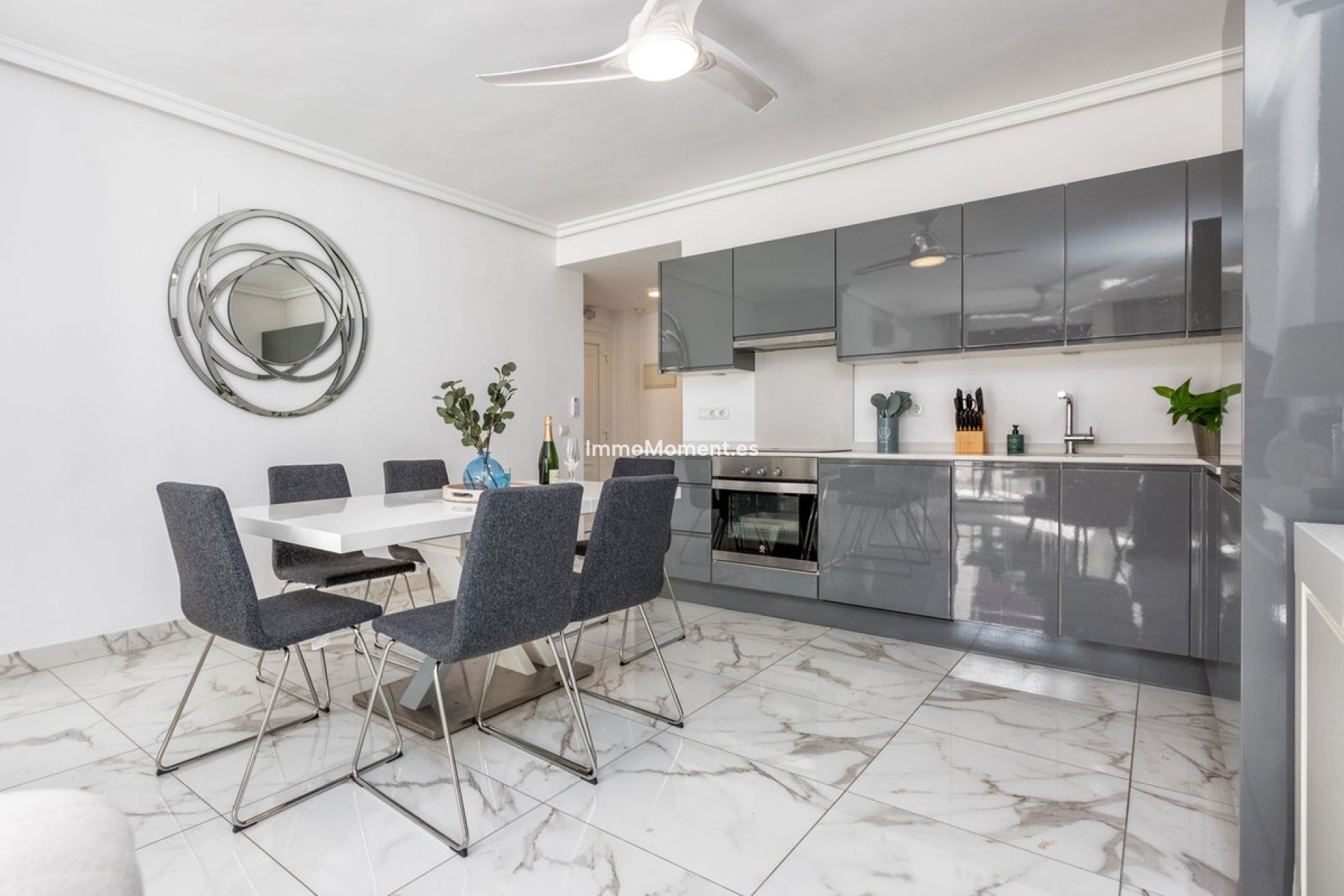 Resale - Apartment - Marbella - Nueva Andalucía