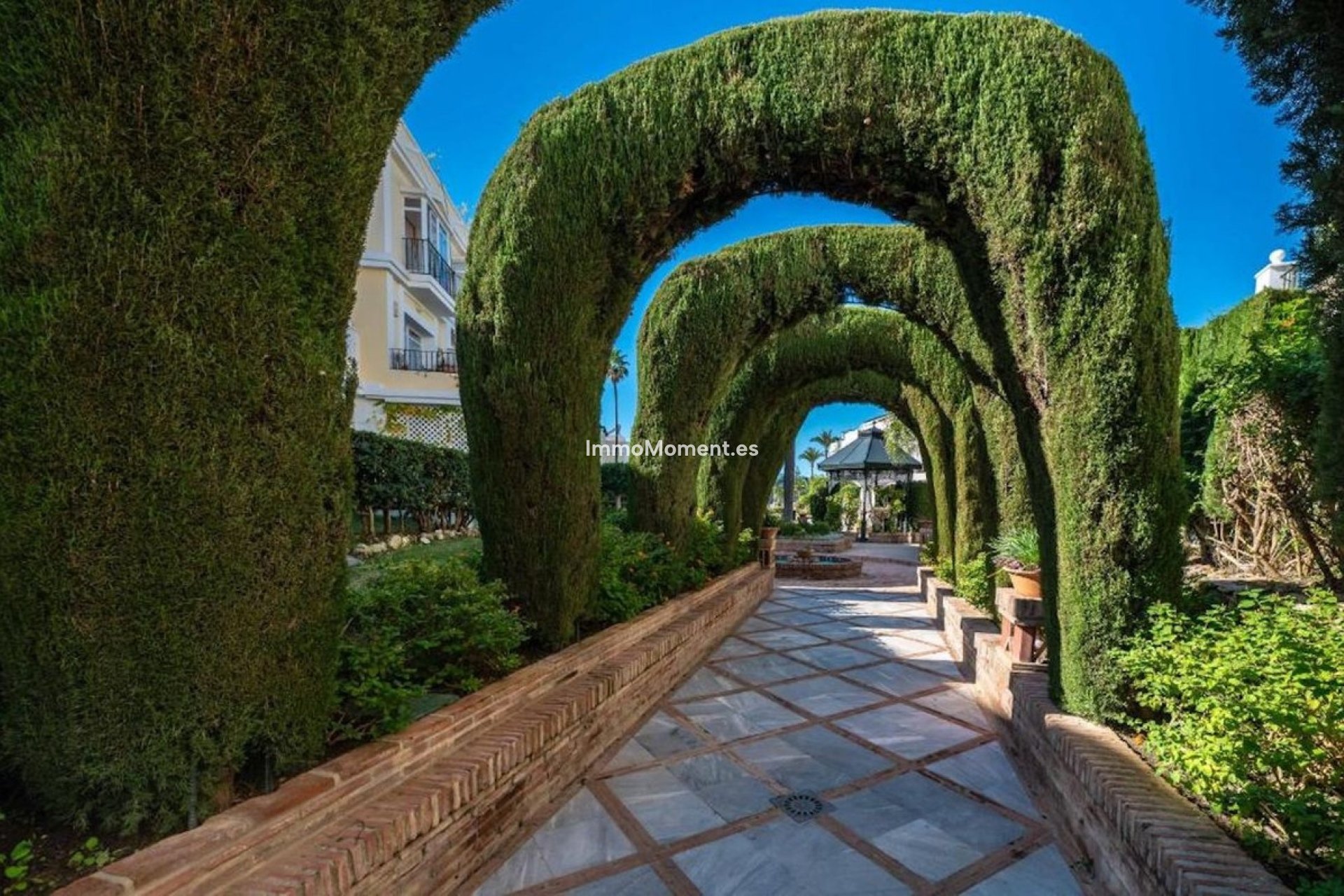 Resale - Apartment - Marbella - Nueva Andalucía