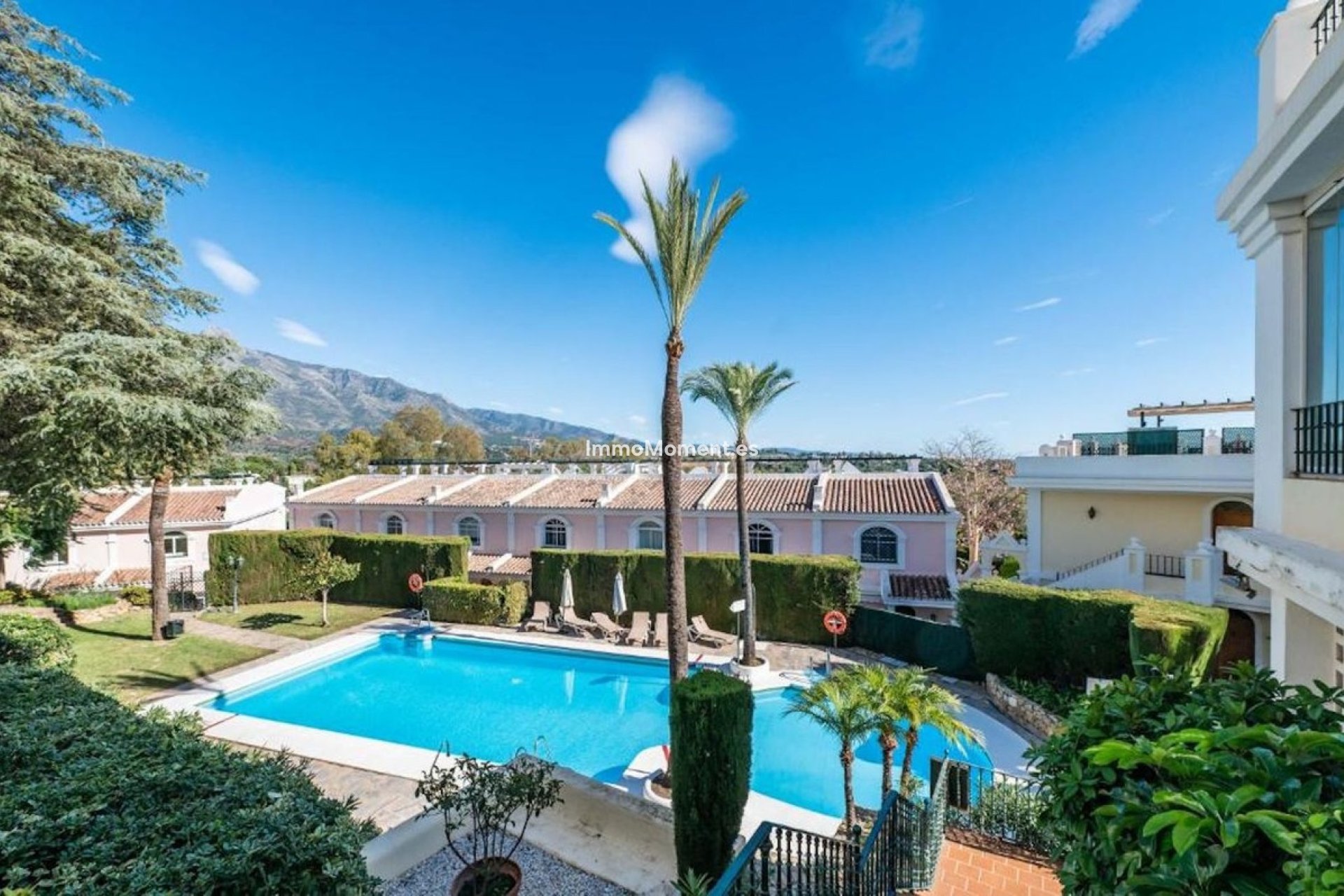 Resale - Apartment - Marbella - Nueva Andalucía