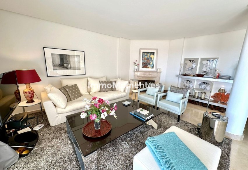 Resale - Apartment - Marbella - Nueva Andalucía