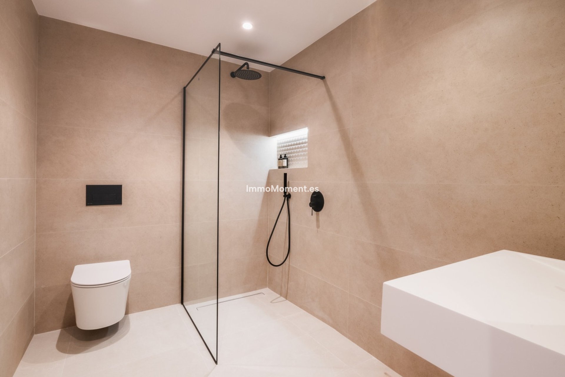 Resale - Apartment - Marbella - Nueva Andalucía