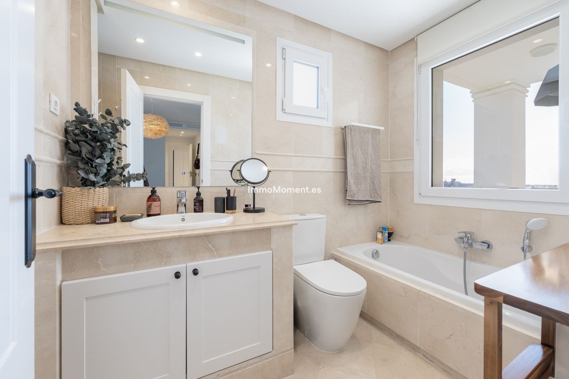 Resale - Apartment - Marbella - Nueva Andalucía