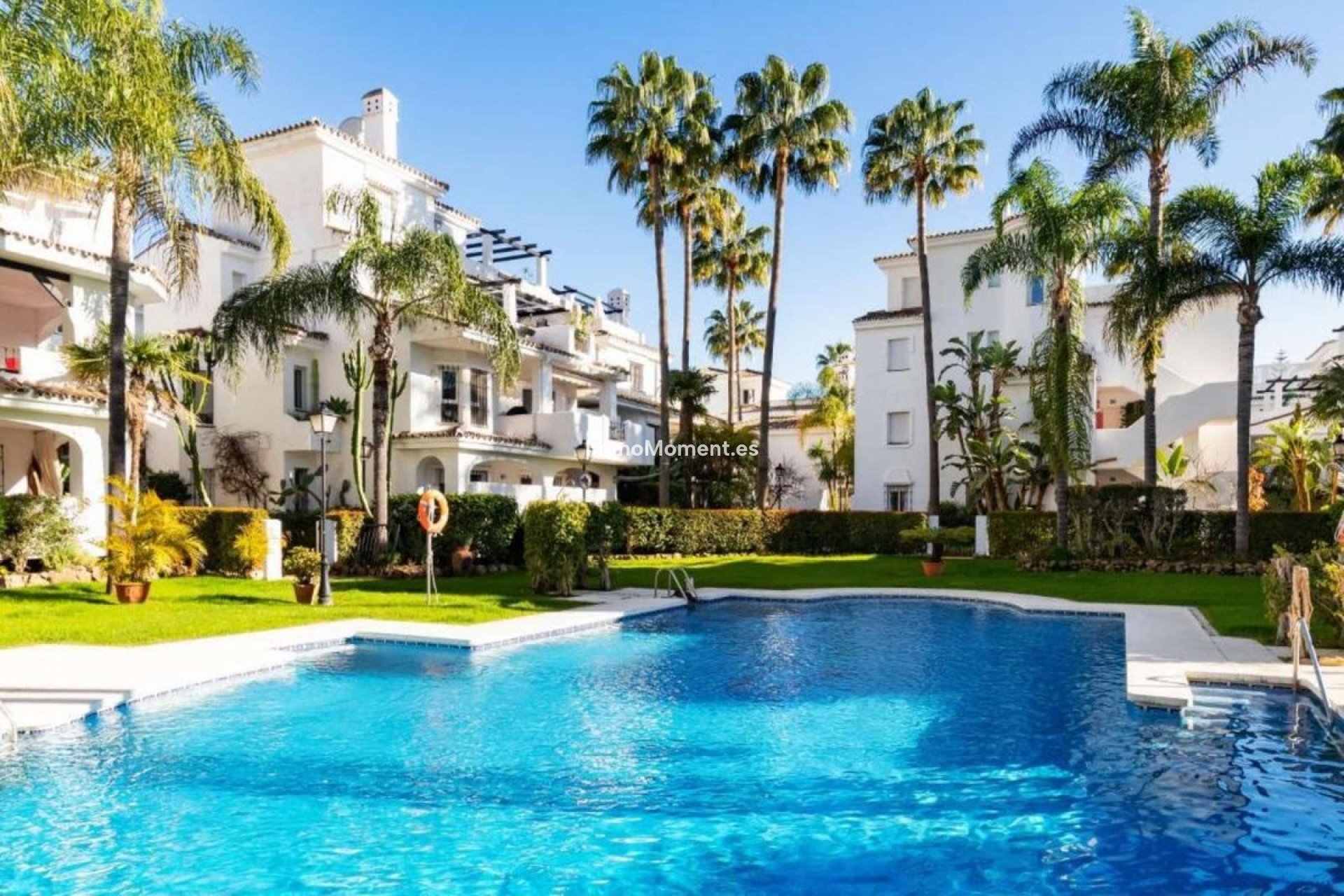 Resale - Apartment - Marbella - Nueva Andalucía