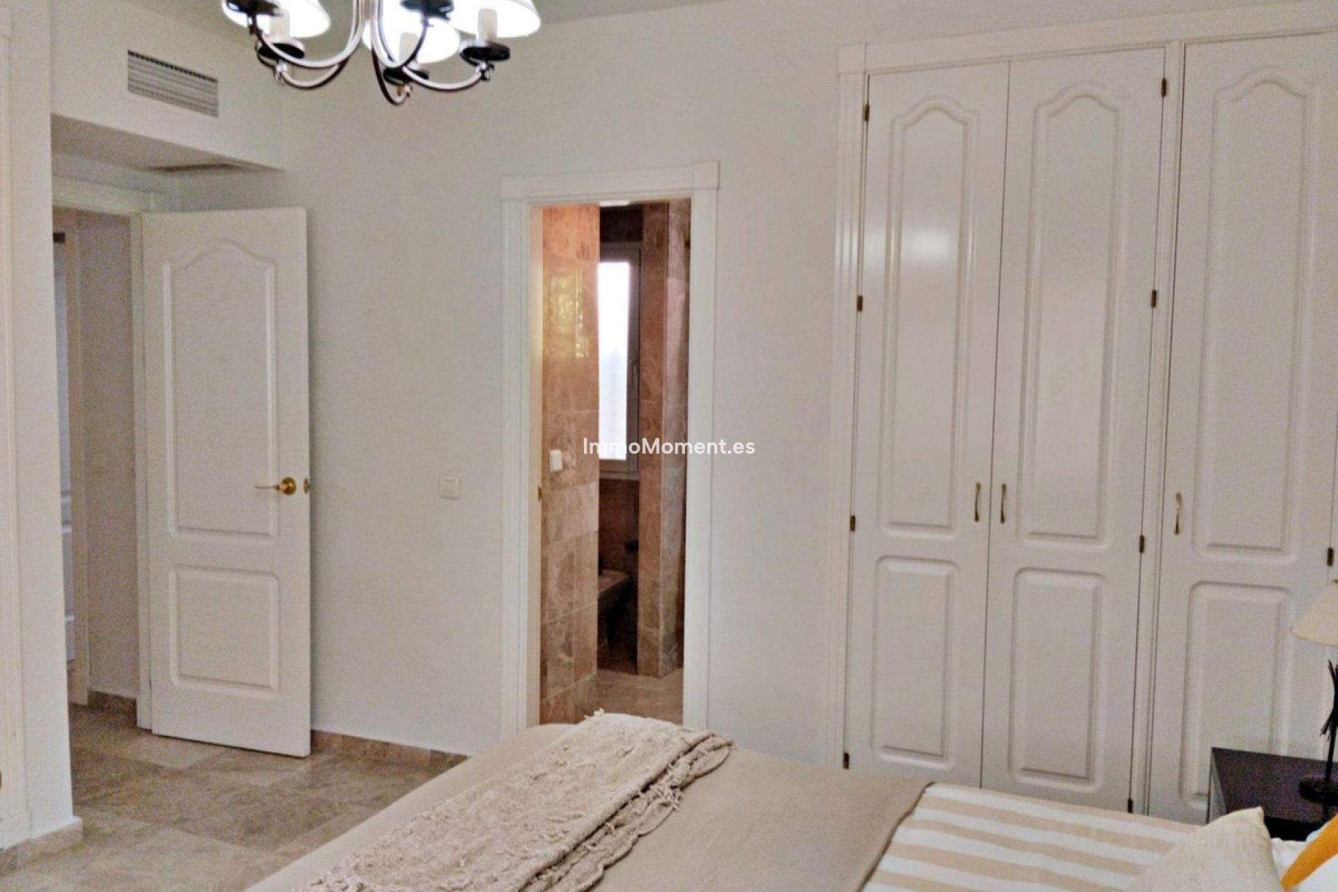 Resale - Apartment - Marbella - Nueva Andalucía