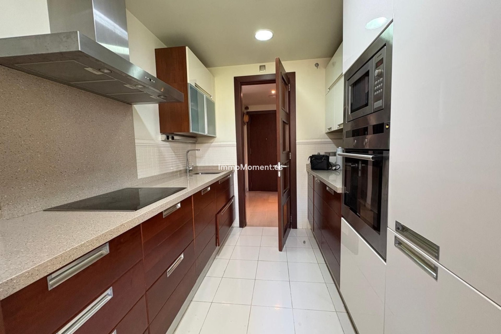 Resale - Apartment - Marbella - Nueva Andalucía