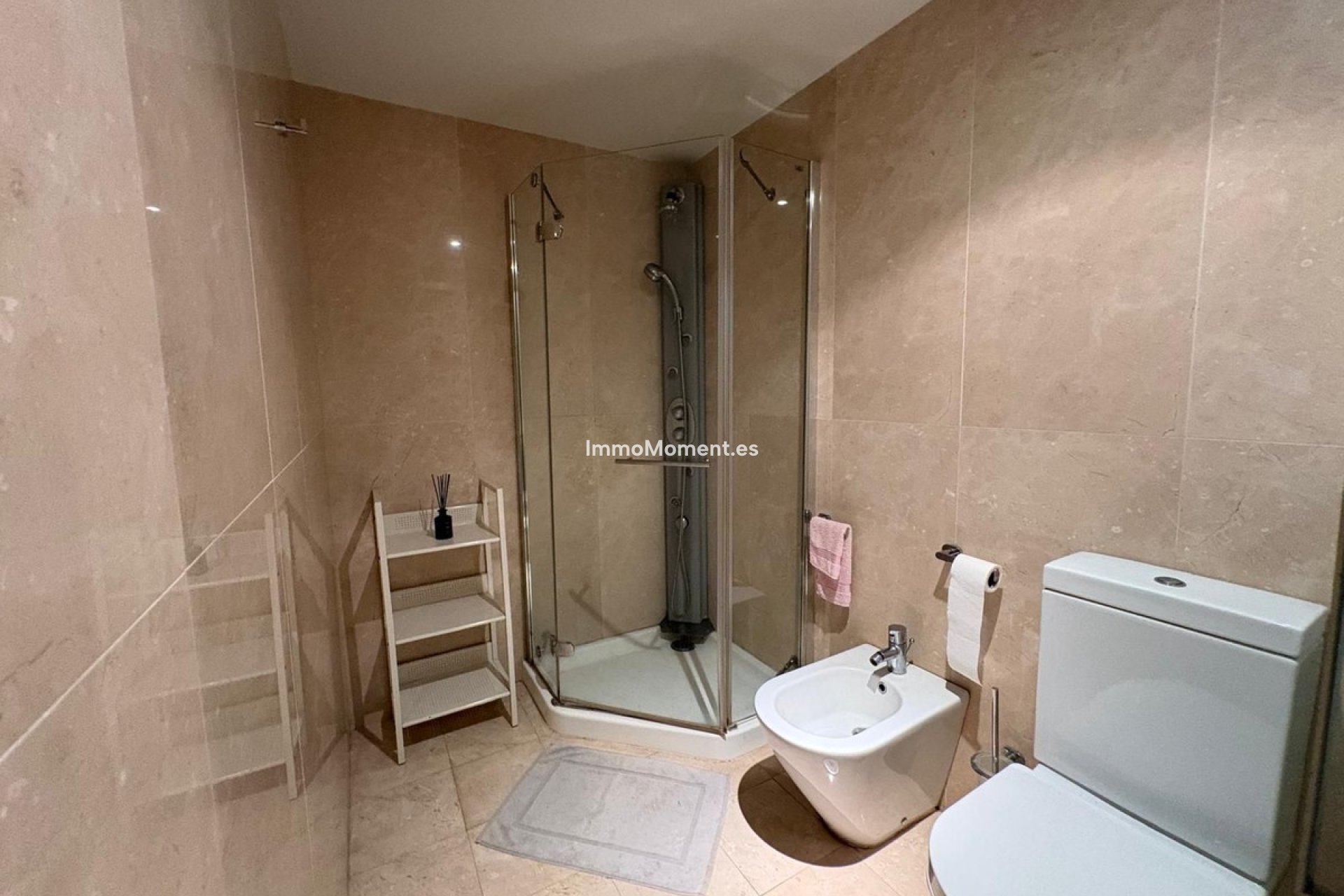 Resale - Apartment - Marbella - Nueva Andalucía