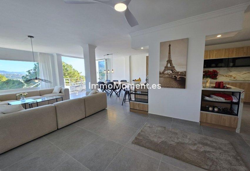 Resale - Apartment - Marbella - Nueva Andalucía