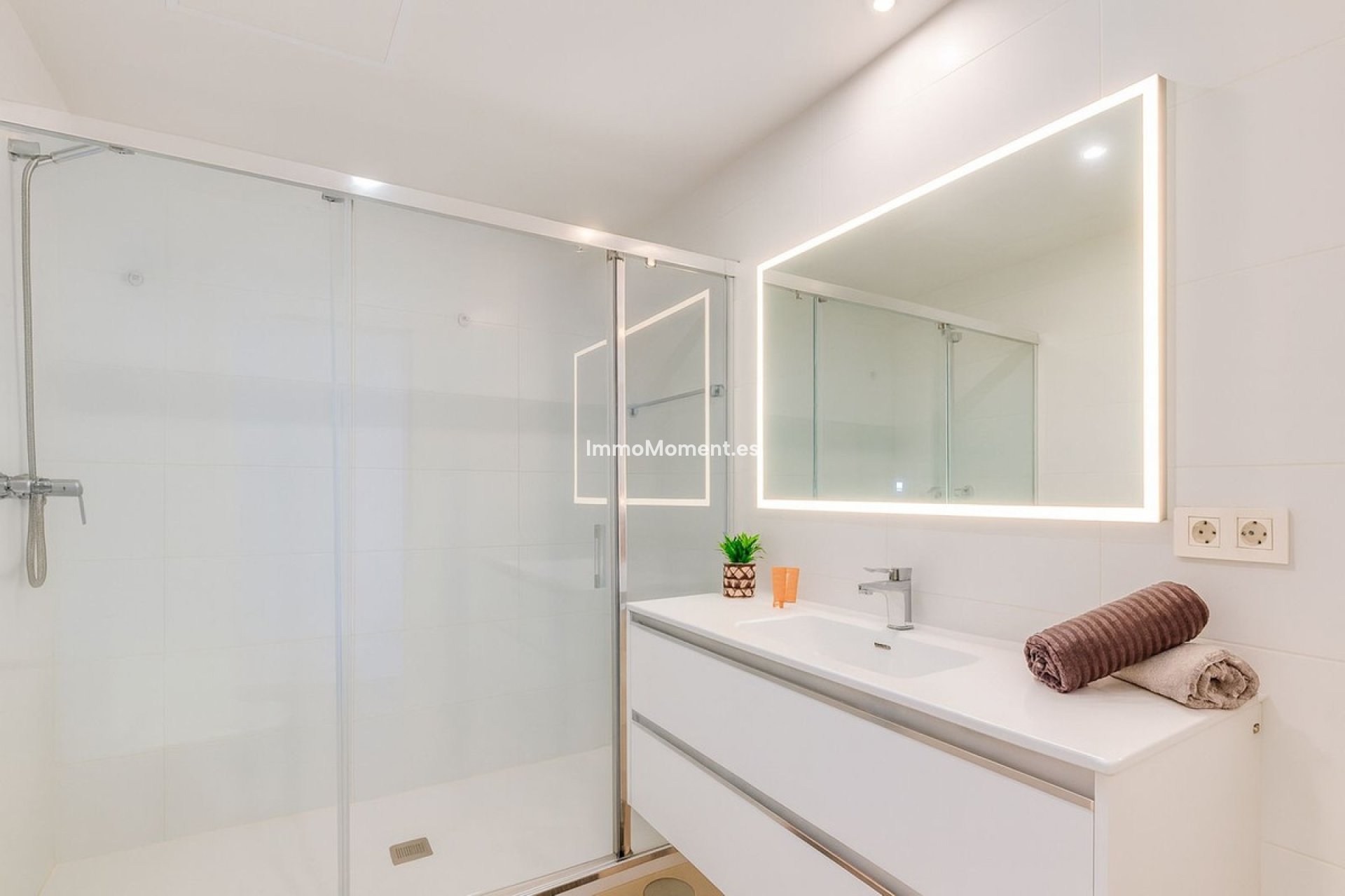 Resale - Apartment - Marbella - Nueva Andalucía