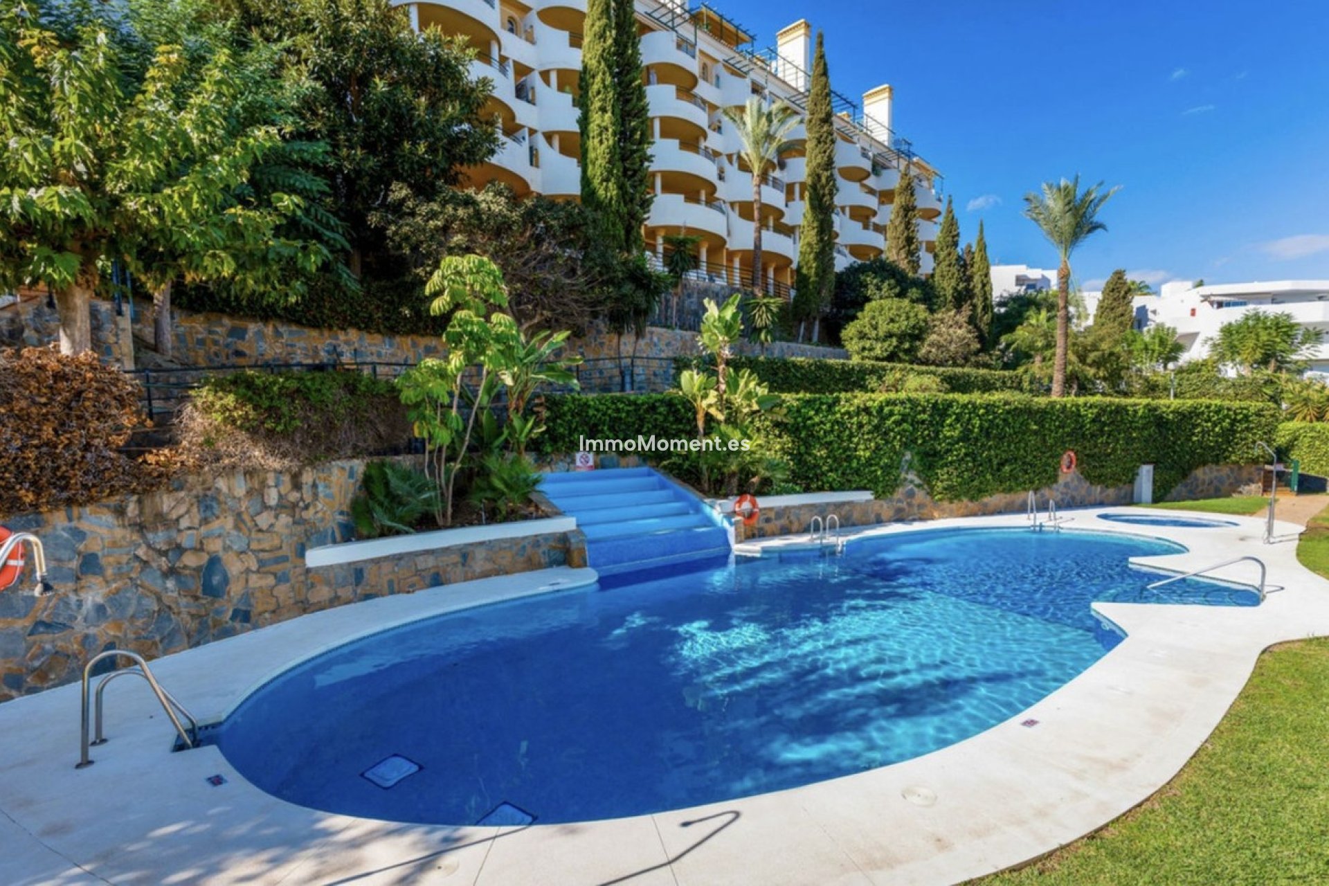 Resale - Apartment - Marbella - Nueva Andalucía