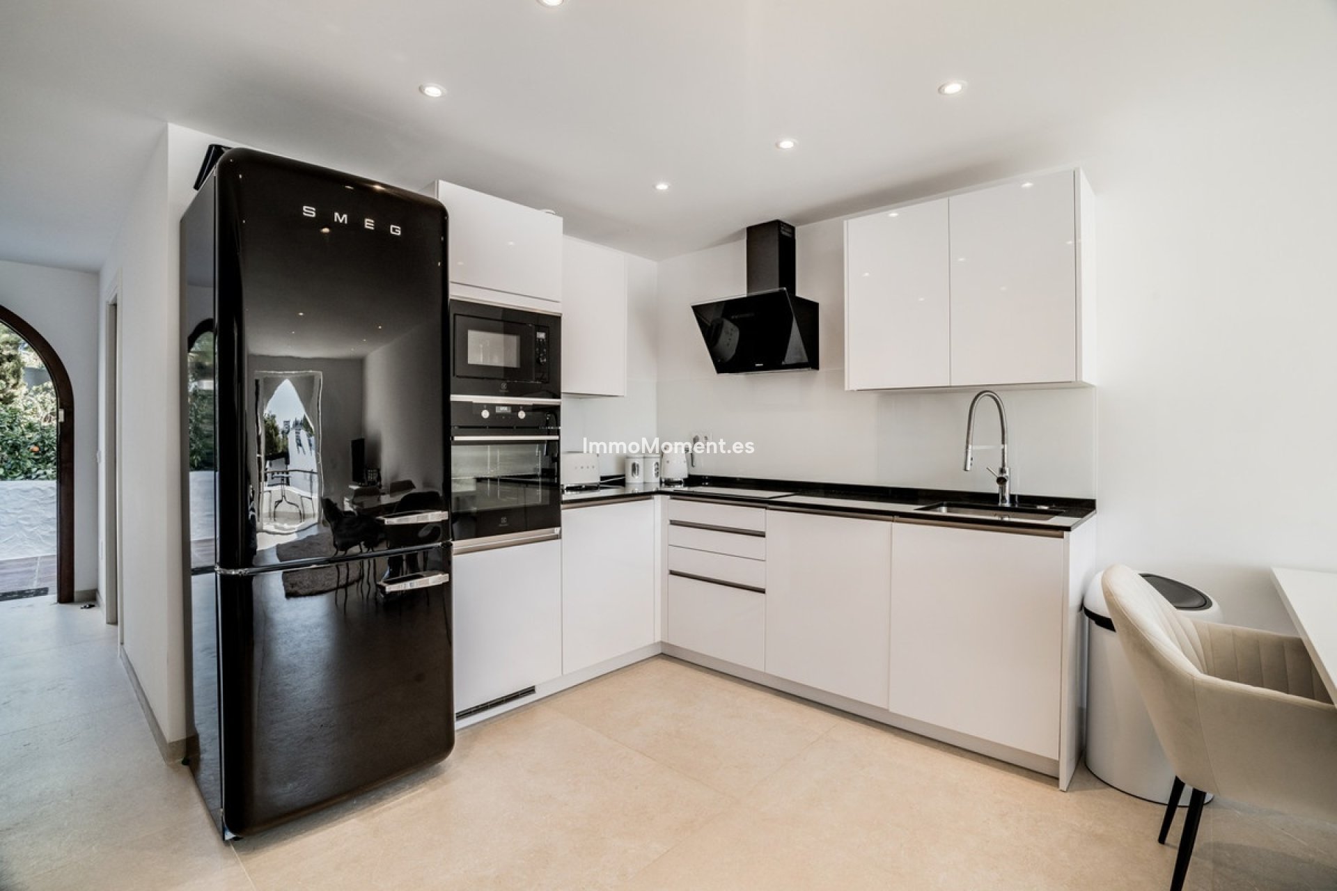 Resale - Apartment - Marbella - Nueva Andalucía