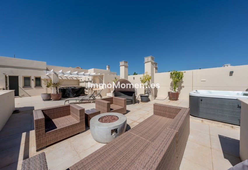 Resale - Apartment - Marbella - Nueva Andalucía