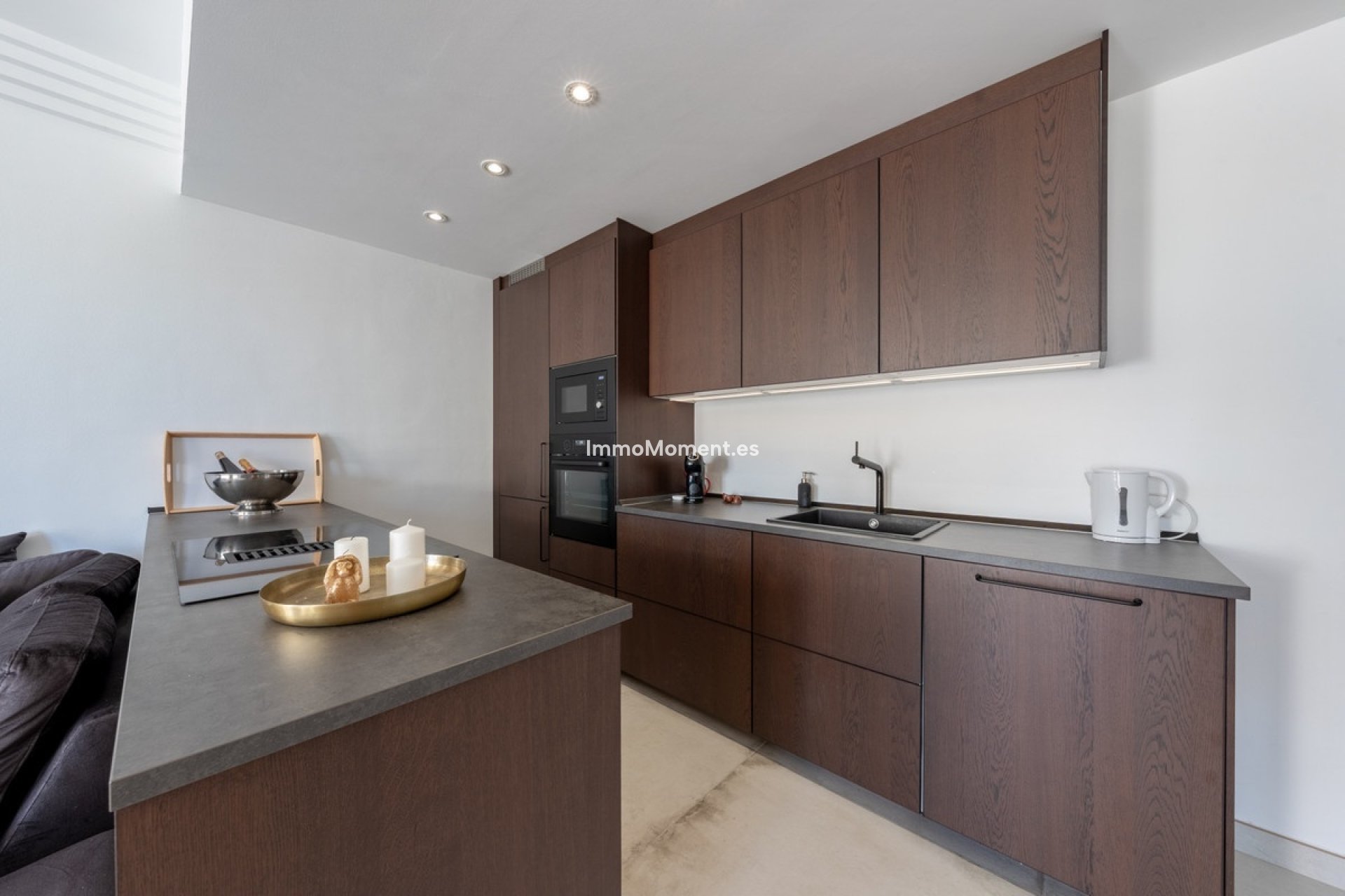 Resale - Apartment - Marbella - Nueva Andalucía