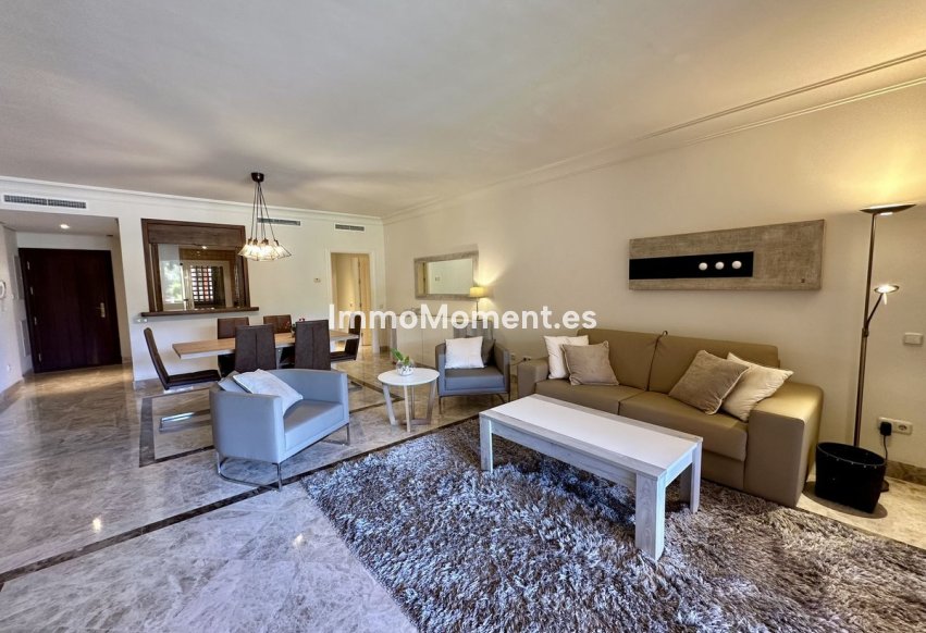 Resale - Apartment - Marbella - Nueva Andalucía